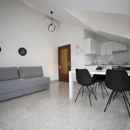 Linda 2 Apartment Tugare