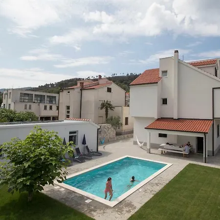 Apartment Linda 2 Tugare